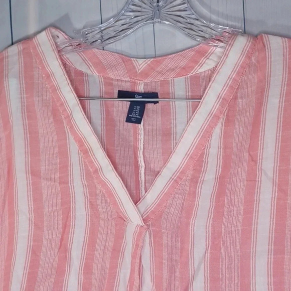Gap Striped v-neck 100% Cotton striped shirt - Picture 3 of 7